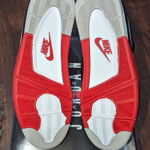 Nike Air Jordan 4 Fire Red 2020 - Picture 2 of 7